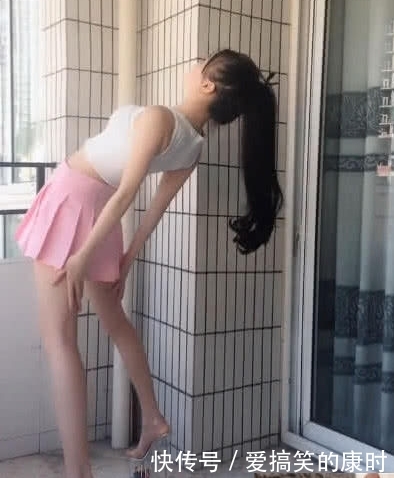 吸引漫画腿就很以为人了,她死亡的书皮腰+下腰飒漫画蚂蚁图片