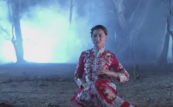 香港鬼片王后,入戏太深患上抑郁症,老公卖掉公