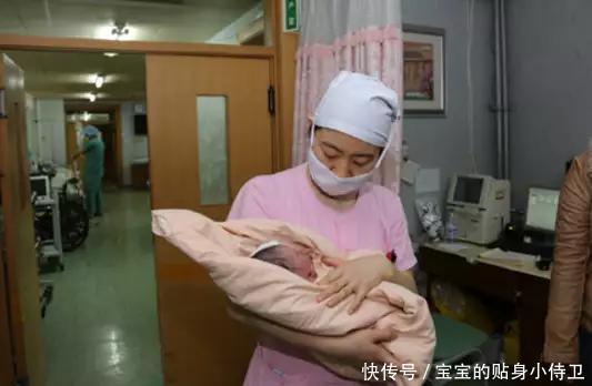 河南女子十月怀胎生下男宝,看到孩子后,婆婆破