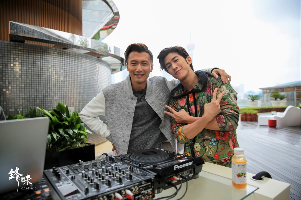 谢霆锋傅园慧李治廷上海嗨玩 《锋味》上演锋厨"大逃杀"