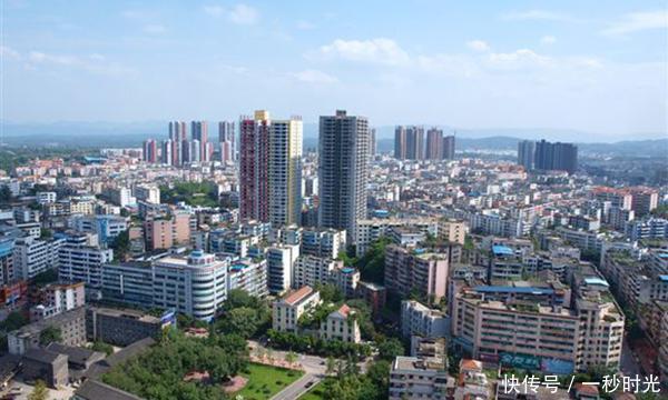 重庆8个没有火车站的县区,其中有两个区、六个