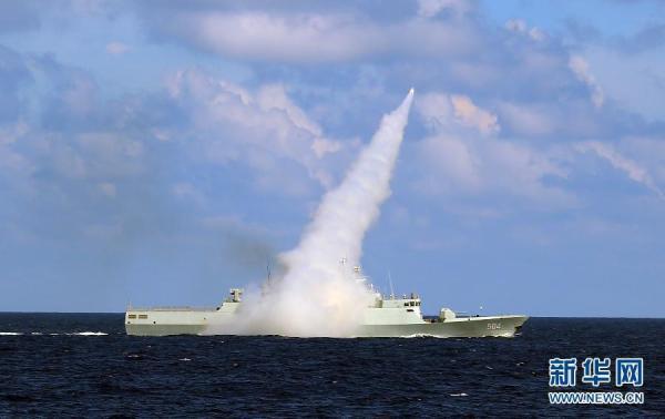 解放军西沙军演出动最先进装备 四上将指导