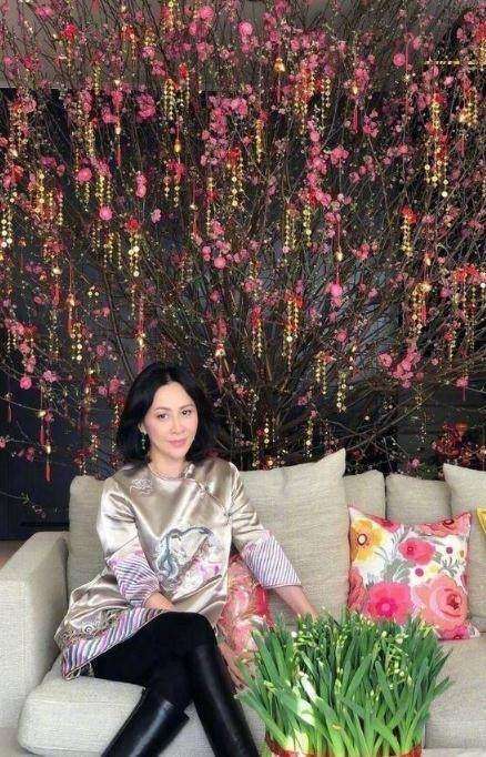 梁朝伟全家福被晒出,网友:可惜没孩子,浪费了这