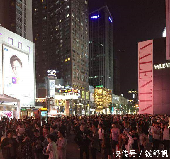 DNF十周年宣传语齐齐亮相热点城市,共同期待