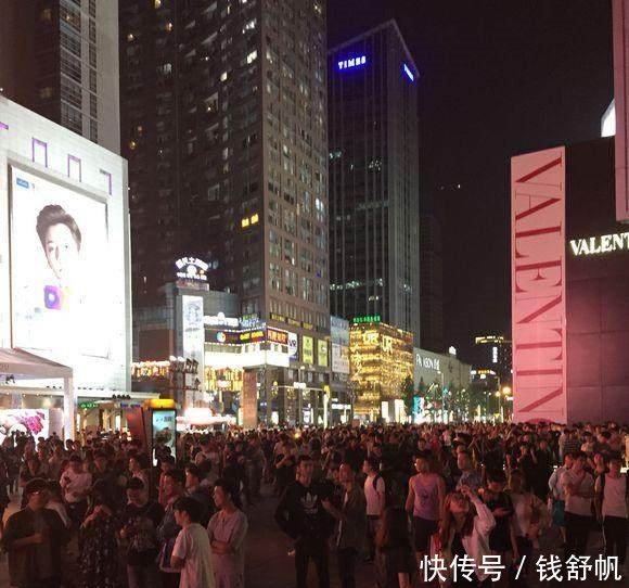 DNF十周年宣传语齐齐亮相热点城市,共同期待