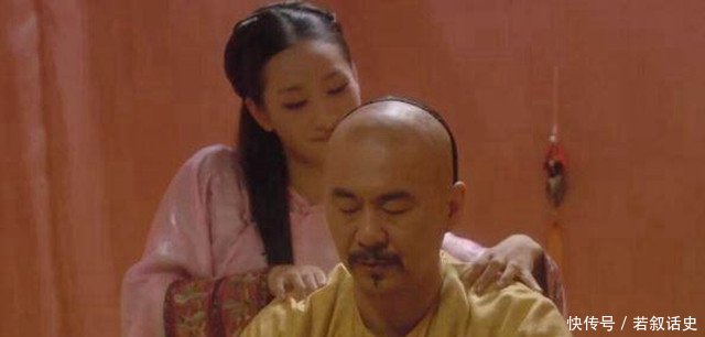 安陵容挺着大肚子时,雍正为何要故意拍一下?后