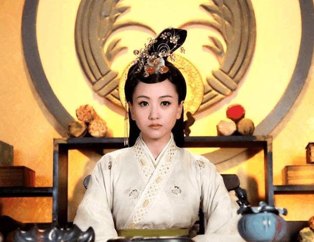 2012年,于正版电视剧《笑傲江湖》中,杨蓉饰演清纯活泼的小师妹岳灵珊