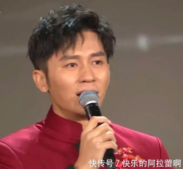 物是人非,跨年晚会贾乃亮一人深情独唱,李晨搭