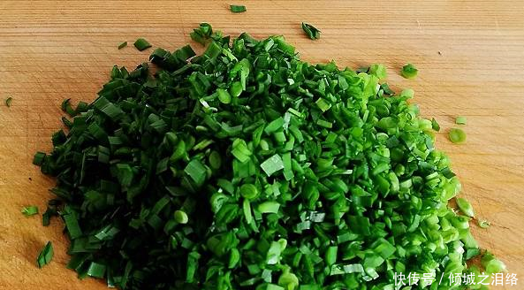 槐花馅饺子在家也能包,清香美味,唇齿留香,只有