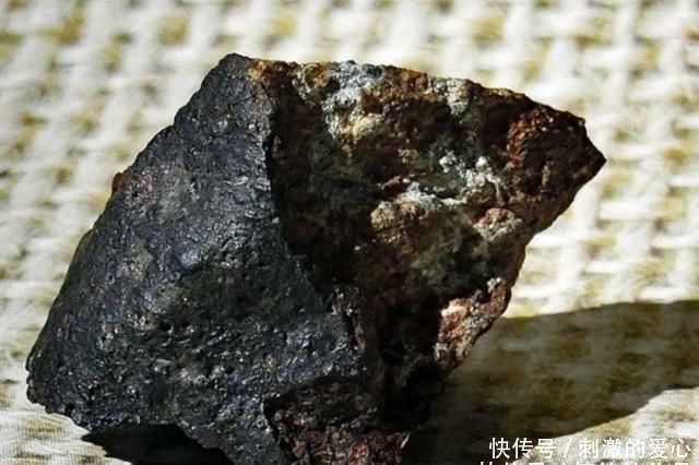 岩石分为哪几种岩石 t01dd27aeddfe7c6ebb.jpg