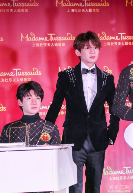 TFBOYS蜡像被吐槽：像的只有服装？他们现场表情成亮点！