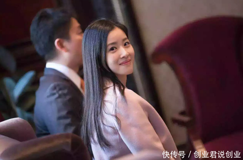 达沃斯论坛上成一道风景,刘强东章泽天国外狂