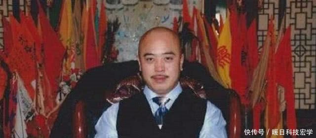 他是中国洪门老大,美国各处打地盘,最后判入