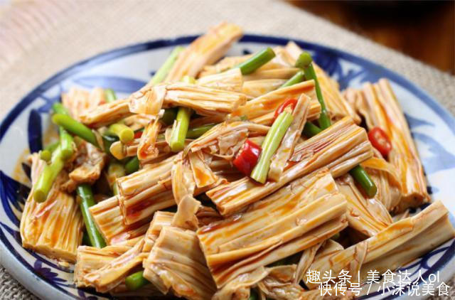 腐竹的家常做法腐竹拌凉菜 t01df68ee50b733ef8a.jpg