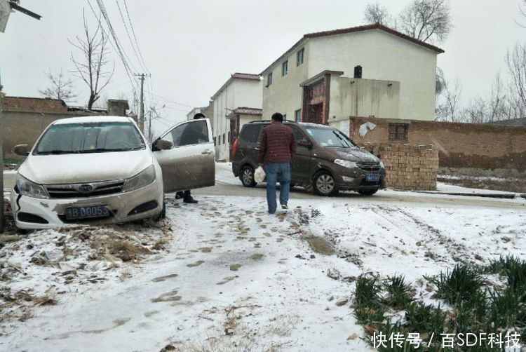 春节回农村老家，村里停满了汽车，混得好不好全看开的什么车