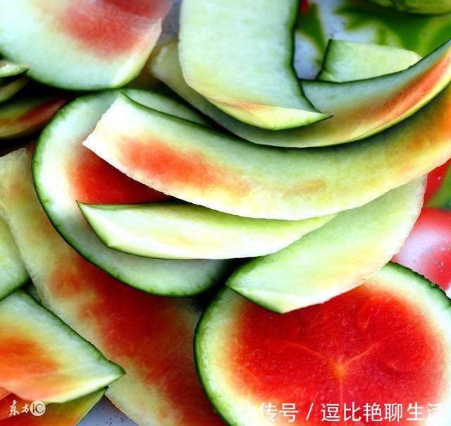 原来西瓜皮还可以这么用,别急着扔啦!