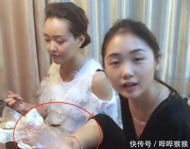 美女老板吃饭用脚拿肉,餐厅受不了想细看,撵走背美女玉图片