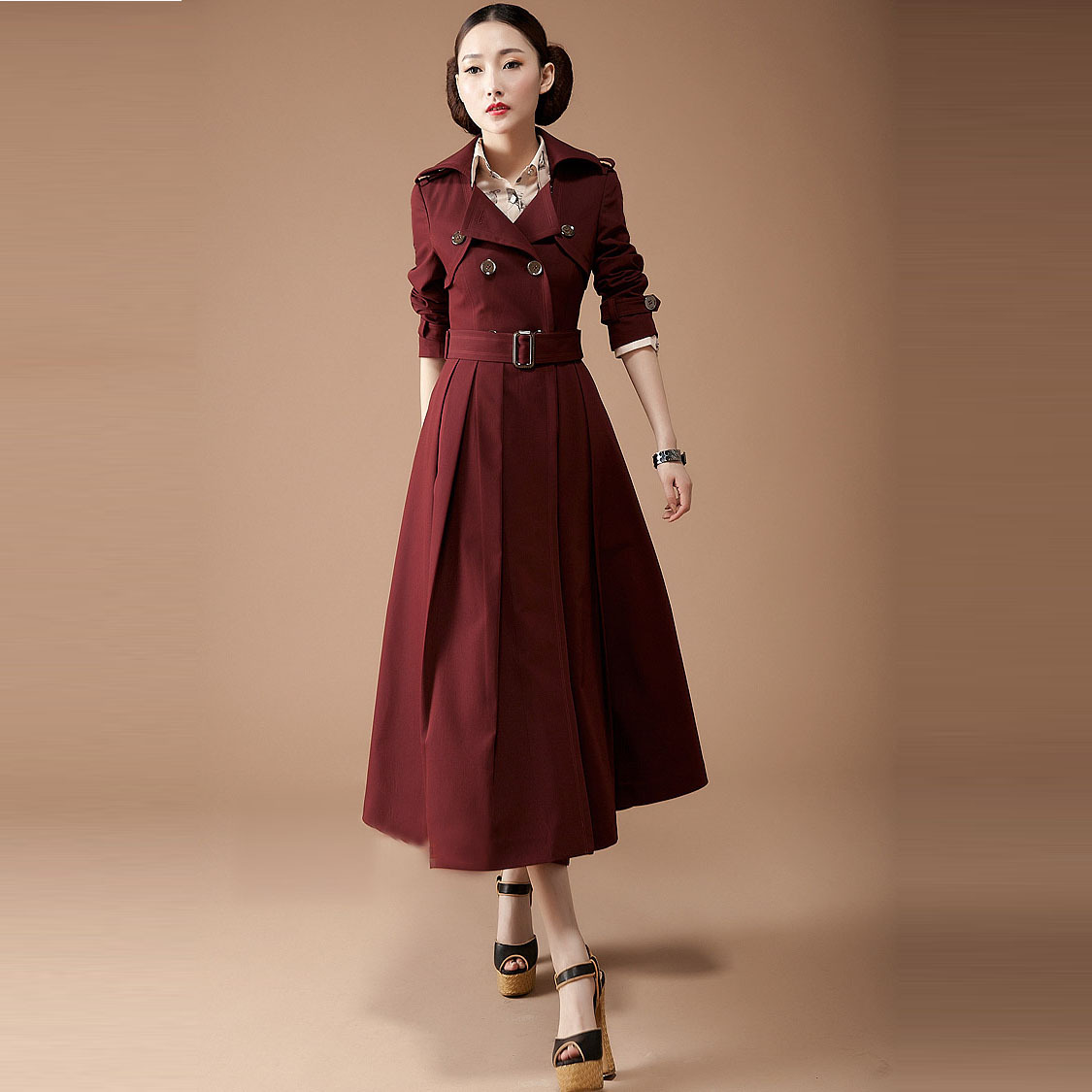 裙舞魅妃 <em>长风衣</em> 女 <em>外套</em> 春秋 2012新款修身瘦