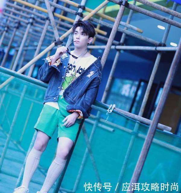 吴磊真会穿,打扮一次的比一次潮,95后男生就该
