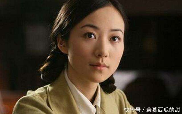 韩雪机场遇粉丝送礼物,看到价格后立马归还,网