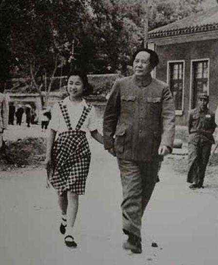 一代领袖毛主席,是如何管孩子上学的?现在的家