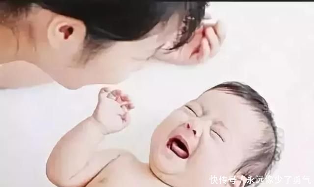 宝宝经常要人抱,不满足就哭闹怎么办?
