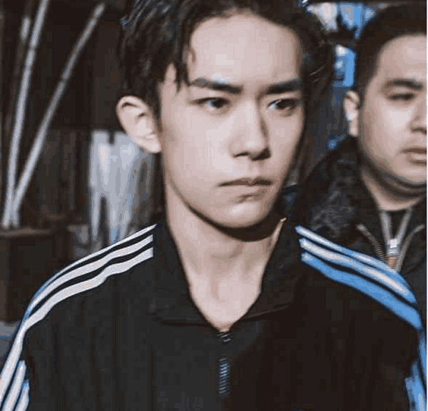 当男星离开刘海后,张艺兴变霸道总裁,黄子韬干