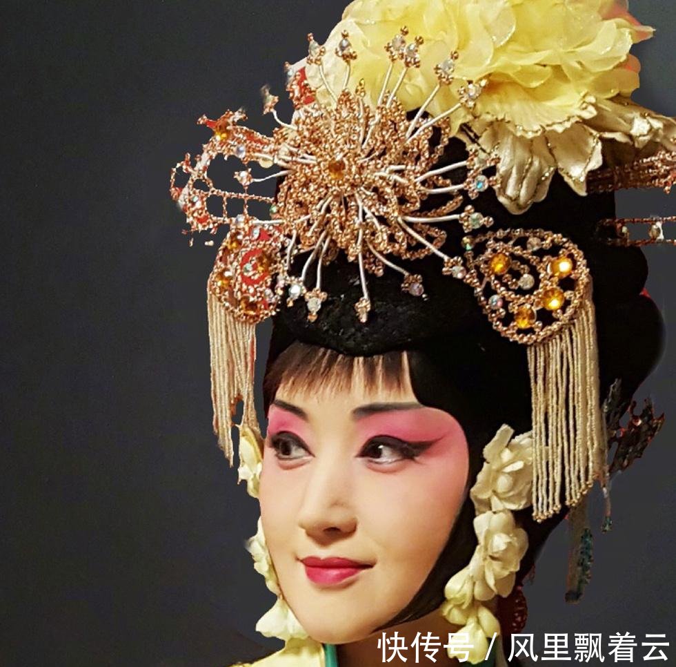 为什么杨钰莹47岁还没结婚 看完这五张照片就