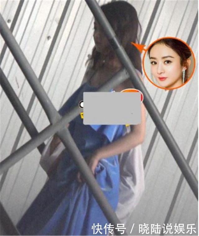 赵丽颖怀孕风波后首现身,蓝色长裙突显腰身,上