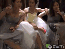 求一张动图,新郎亲新娘后,新娘使劲擦嘴嫌弃 李毅吧