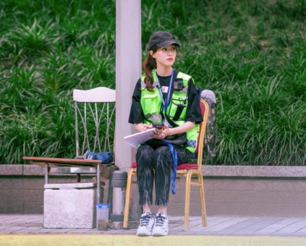 唐嫣化身最美清洁工 疯狂挑战12种职业 全程接