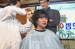 搞笑gif每次去理发店我都是这个表情