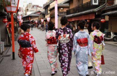 日本49岁大妈与情人在仓库发生关系, 丈夫知道后, 竟然这么做