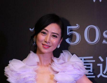 亚姐冠军曾为上位一脱成名 曾闪婚闪离 今收获