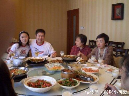 小伙首见丈母娘,女方要求三斤三两,小伙一口