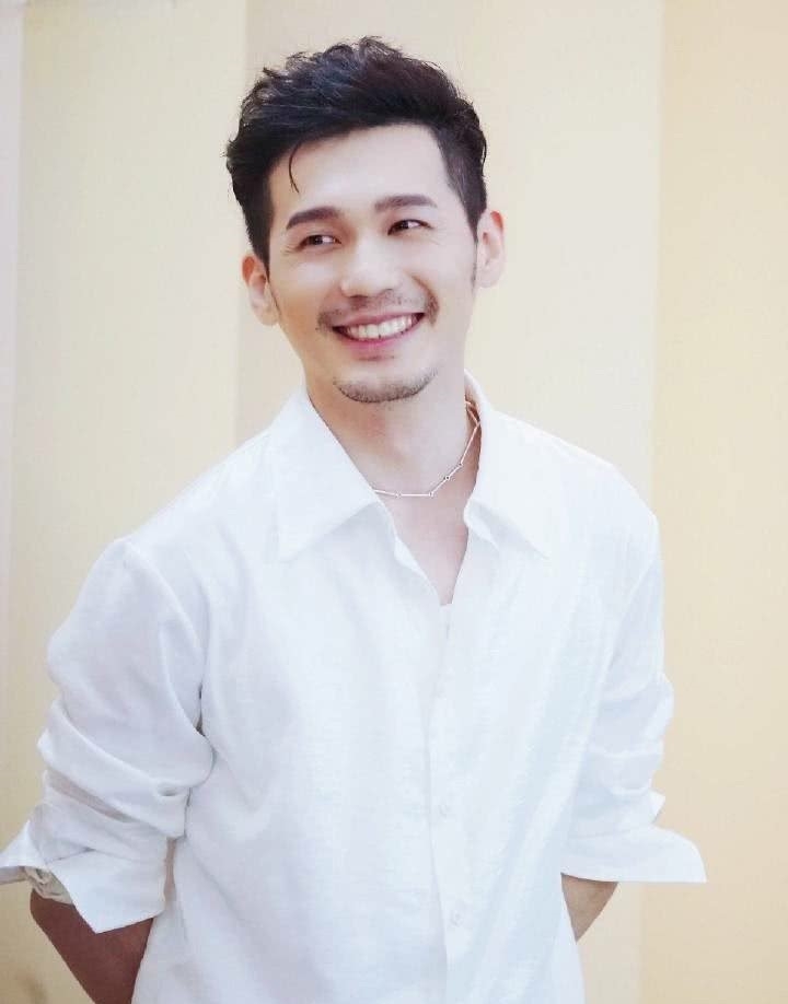 我和我的经纪人,欧阳娜娜首当白宇服装助理