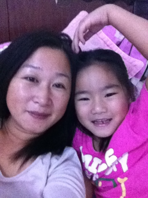 爱情公寓里是子乔美嘉一对。一菲小贤一对。宛