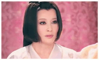 刘晓庆素颜游泳没了ps和妆容皮肤是这样 但鬓角和耳朵