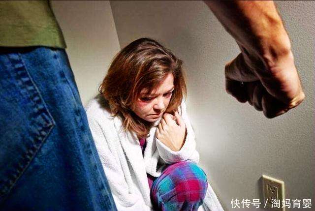 父母这4个不经意的行为却伤孩子很深,现在改还来得及!
