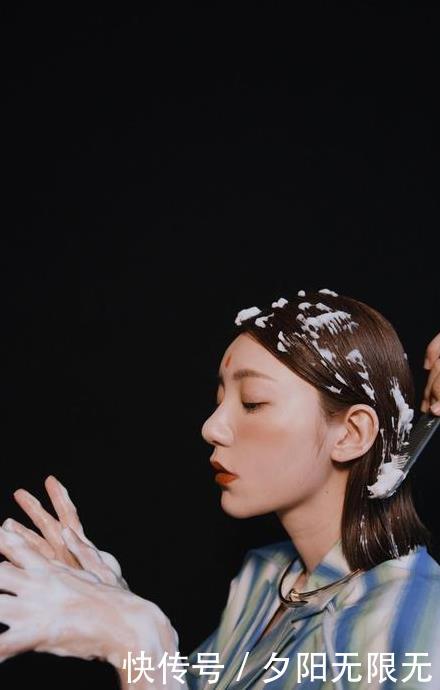 郭雪芙曝封面大片 化身复古女郎诠释万种风情