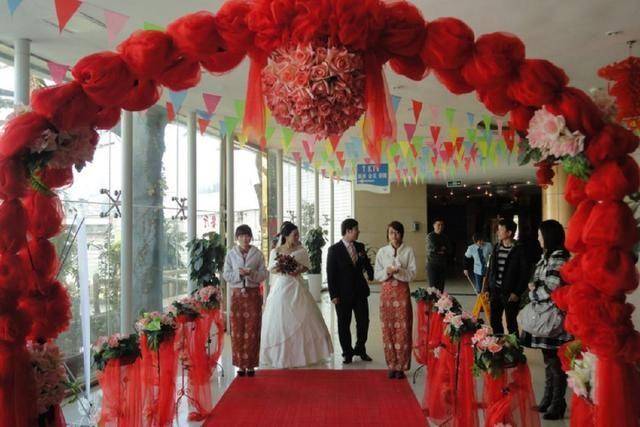 前夫家嫌我不孕逼我离婚,两年后我嫁了城里老公,前夫追着求复婚