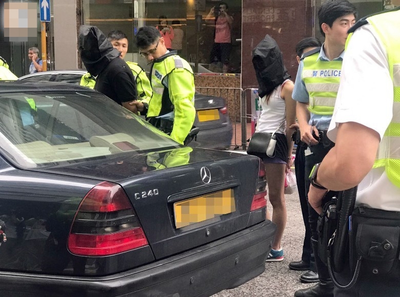香港：豪车狂飙14公里连撞3车 街头爆发追逐战