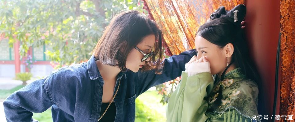 杨幂旗下艺人也玩撞脸李溪芮红不起来却越来越