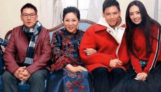 向佐成功求婚郭碧婷,向妈妈对她很是满意,得知