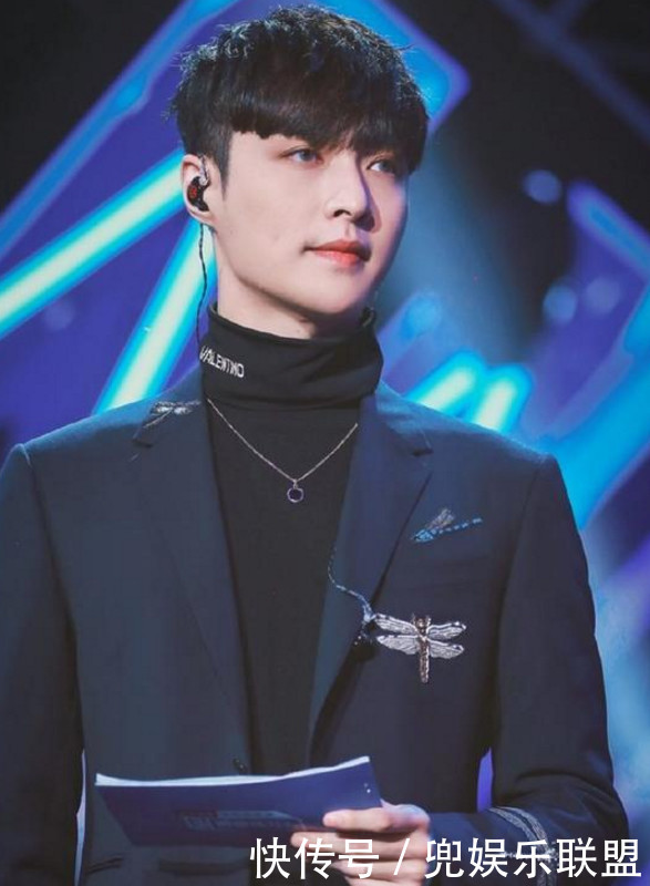 决赛张艺兴鞋子抢镜!突然忘词机智救场:没带唇膏