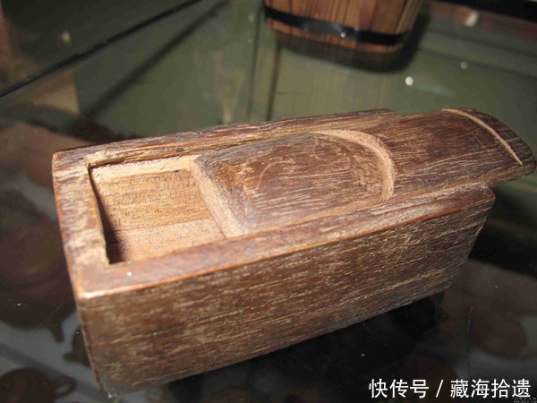 爷爷家找出来一个木盒,打开一看,藏着一张老钱币,现在价值五千