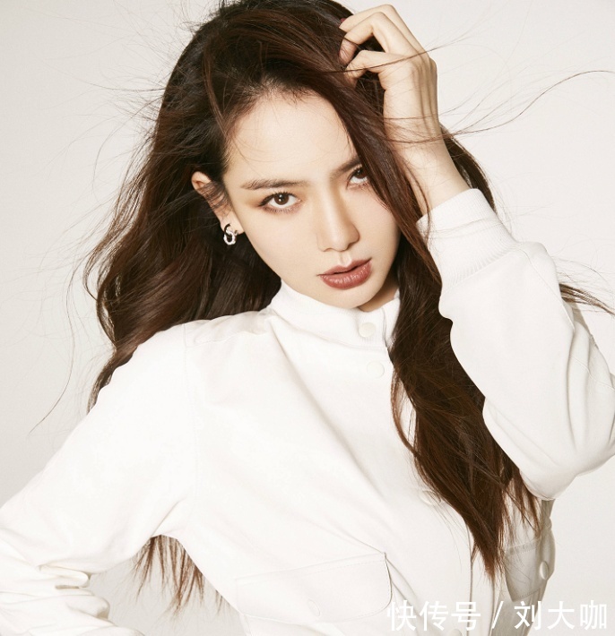 《创造101》紫宁撞脸戚薇!戚薇回应好大方!但