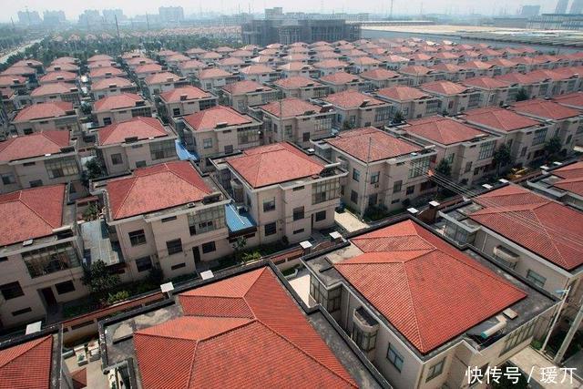 中国最富裕的小村:每户送1斤黄金1斤白银,别墅都是送的