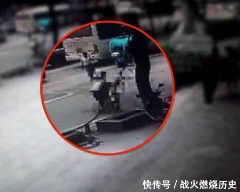 怀疑妻子有外遇离婚 刚办完手续男子当街将其