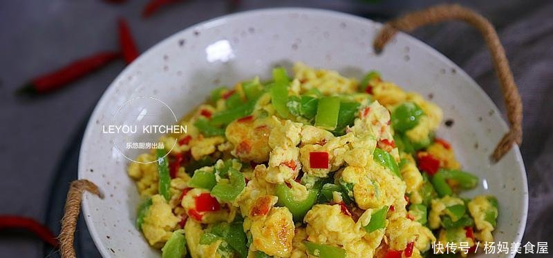 西红柿怎么做好吃配大米饭 t01f03f2587dcad3454.jpg